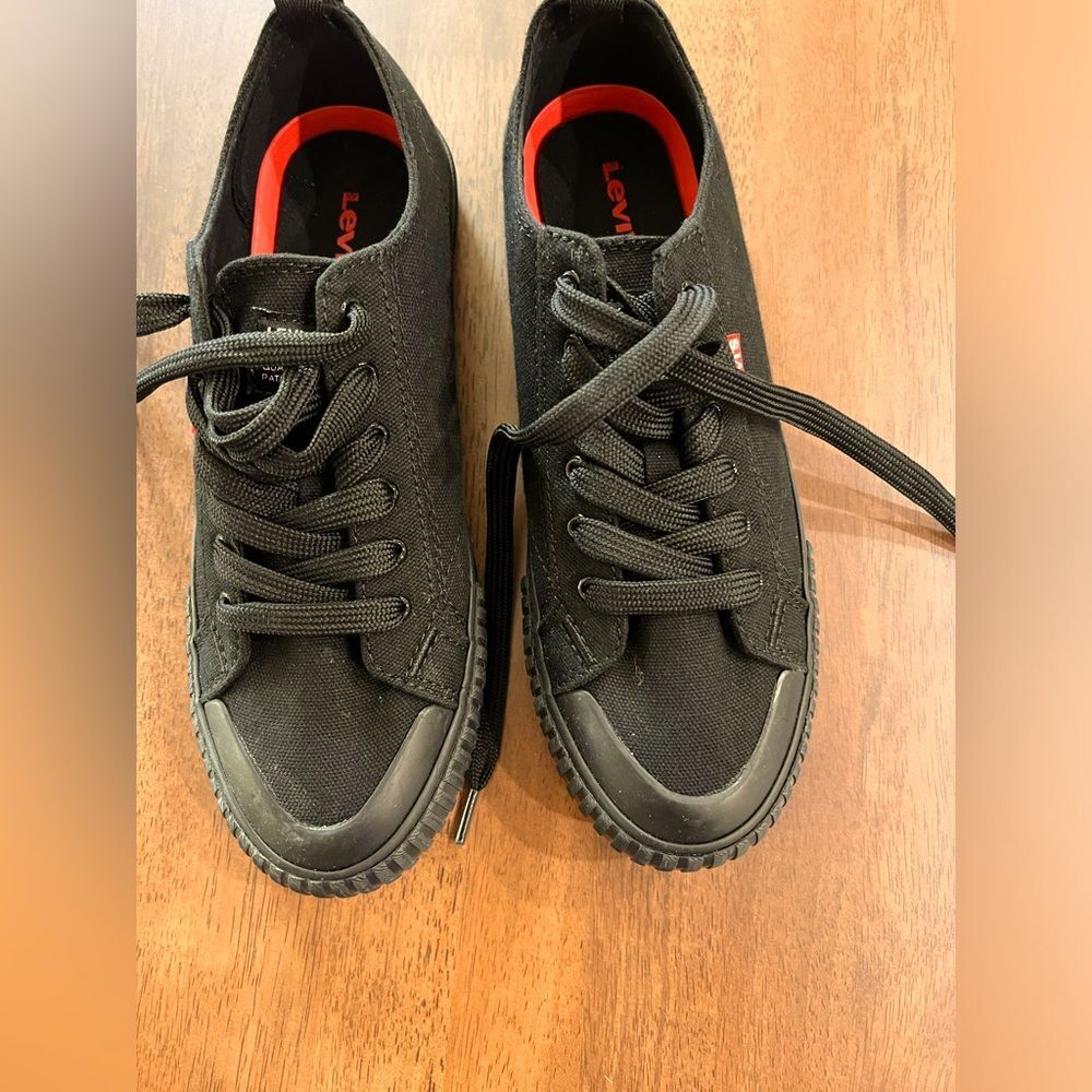 Women's Levi's Anika Canvas Casual Shoes size 8 women NWOT